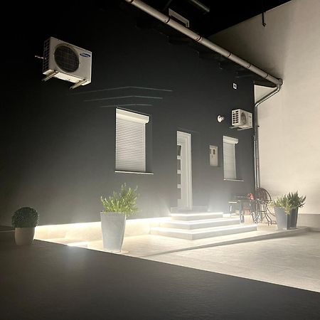 オシエク Golden Houseヴィラ エクステリア 写真